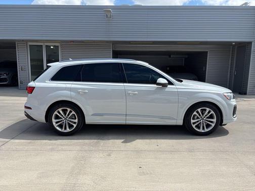 2026 Audi Q7 55 Premium Plus