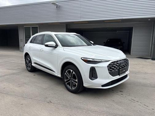 Arkona White 2025 Audi Q5 2.0T quattro Premium