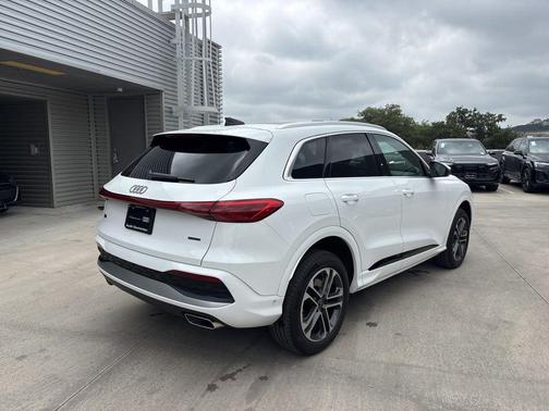 Arkona White 2025 Audi Q5 2.0T quattro Premium