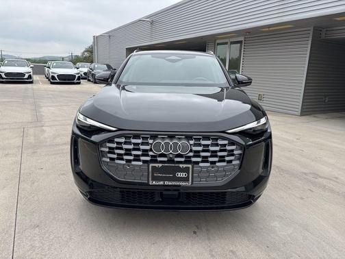 Mythos Black Metallic 2025 Audi Q5 2.0T quattro Premium