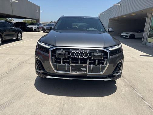 2025 Audi Q7 55 Premium