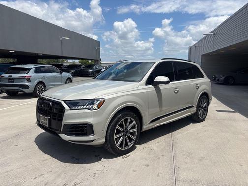 Vicuna Beige Metallic 2024 Audi Q7 45 Premium