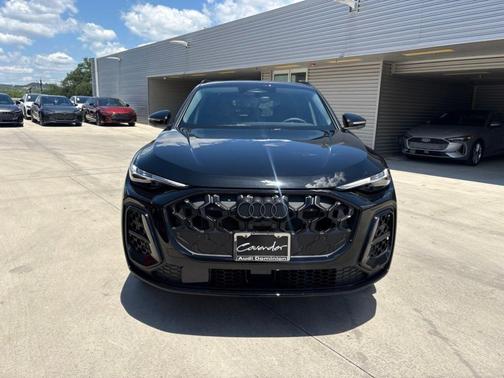 Mythos Black Metallic 2026 Audi Q5 PLUS