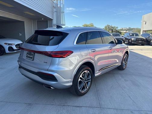 Florett Silver Metallic 2026 Audi Q5 PLUS