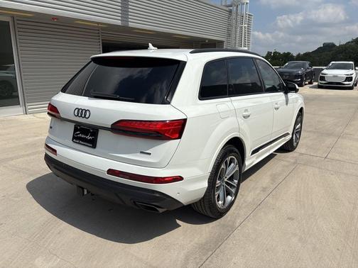 2025 Audi Q7 45 Premium