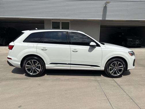 2025 Audi Q7 45 Premium