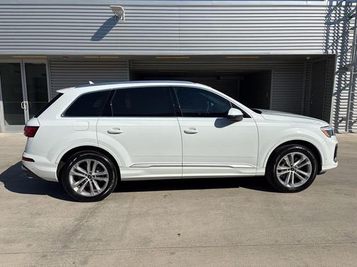 2025 Audi Q7 55 Premium