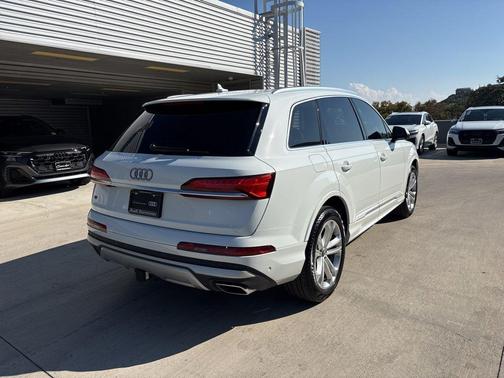 2025 Audi Q7 55 Premium