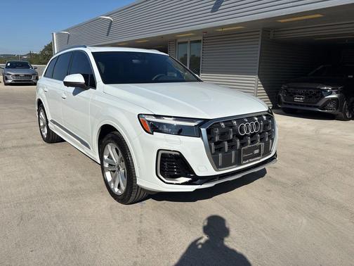 2025 Audi Q7 55 Premium
