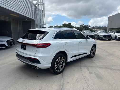 Glacier White Metallic 2025 Audi Q5 2.0T quattro Premium