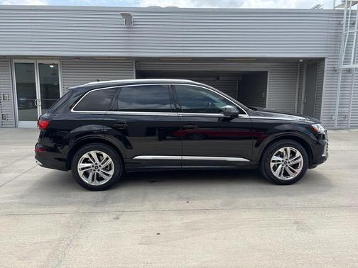 2022 Audi Q7 55 Premium