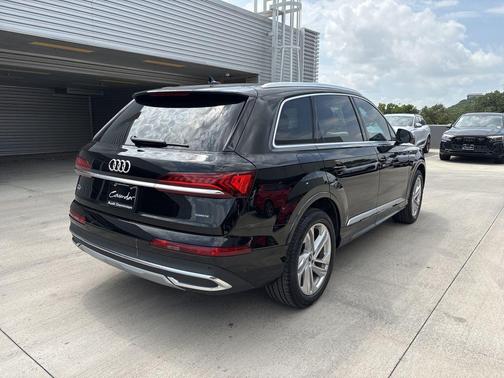 2022 Audi Q7 55 Premium
