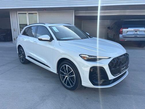 Glacier White Metallic 2026 Audi Q5 PRESTIGE