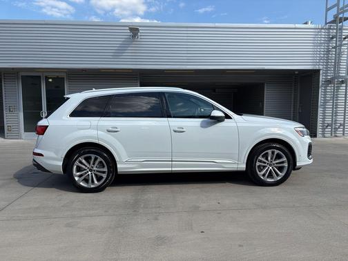 2025 Audi Q7 55 Premium