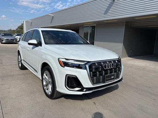 2025 Audi Q7 55 Premium