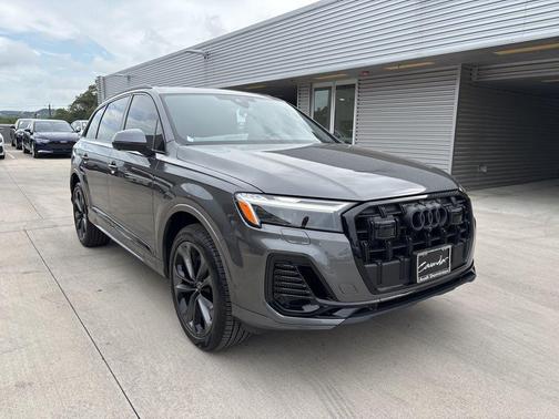 2025 Audi Q7 55 Premium Plus