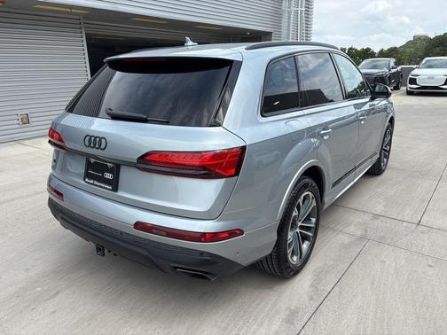 2025 Audi Q7 45 Premium
