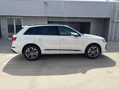 2025 Audi Q7 45 Premium