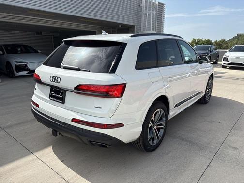 2025 Audi Q7 45 Premium