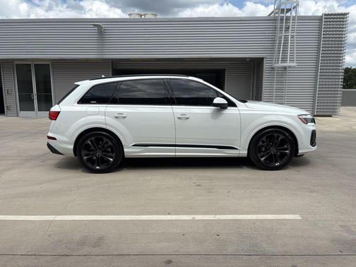 2025 Audi Q7 55 Prestige