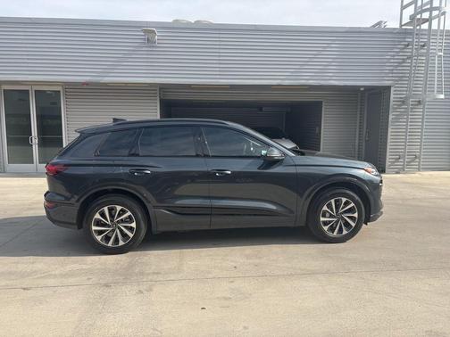 2025 Audi Q6 e-tron Premium