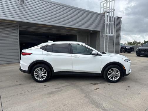 Summit White 2025 Buick Envista Preferred