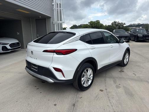 Summit White 2025 Buick Envista Preferred