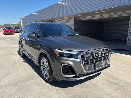 2026 Audi Q7 55 Premium