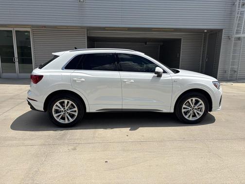 2025 Audi Q3 45 S line Premium