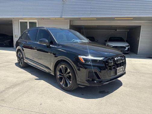 Mythos Black Metallic 2026 Audi Q7 55 PLUS