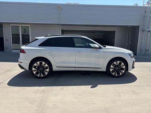 2025 Audi Q8 55 Premium