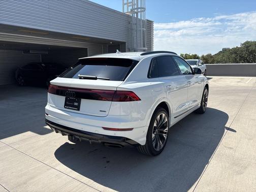 2025 Audi Q8 55 Premium
