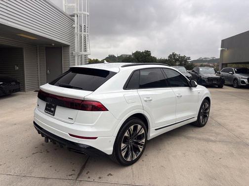 Glacier White Metallic 2026 Audi Q8 55 Premium