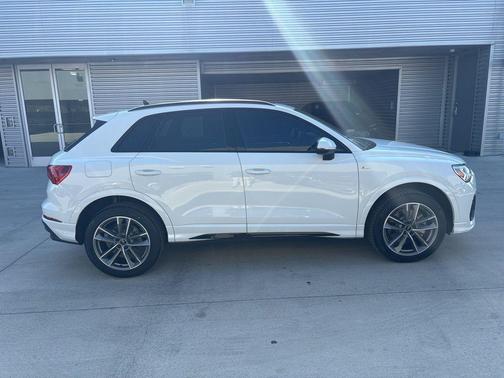 2025 Audi Q3 45 S line Premium