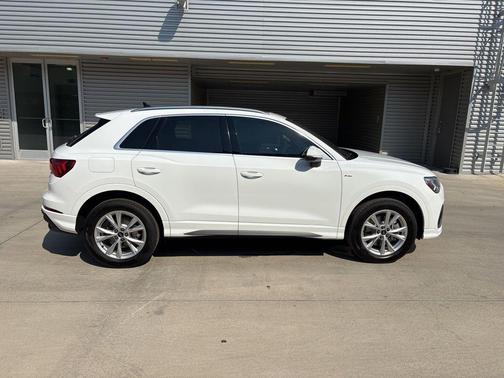 2025 Audi Q3 45 S line Premium
