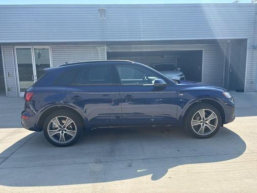 2025 Audi Q5 45 S line quattro Premium