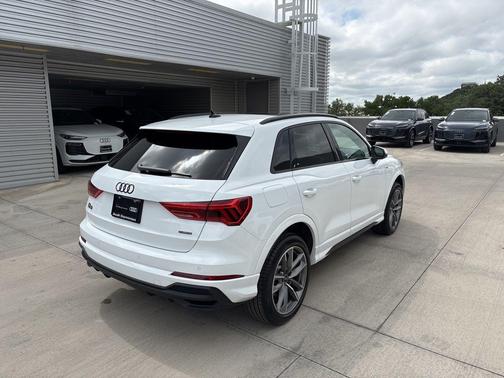 2025 Audi Q3 45 S line Premium