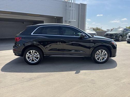 Mythos Black Metallic 2025 Audi Q3 45 S line Premium