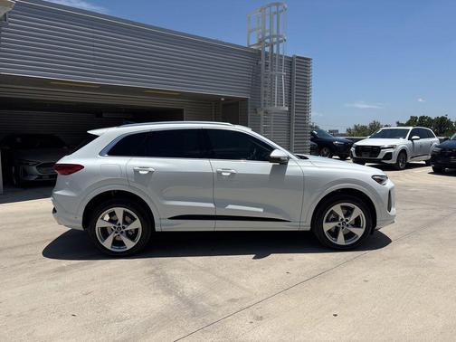Glacier White Metallic 2025 Audi Q5 2.0T quattro Premium