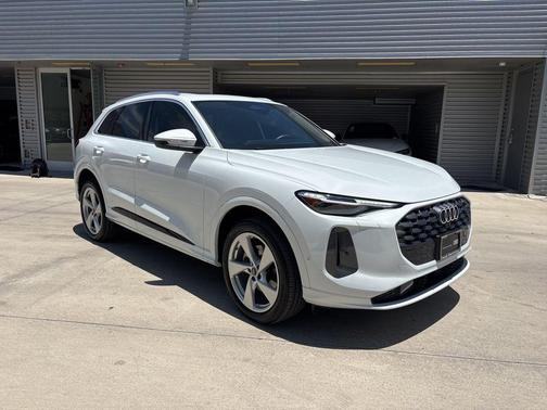 Glacier White Metallic 2025 Audi Q5 2.0T quattro Premium