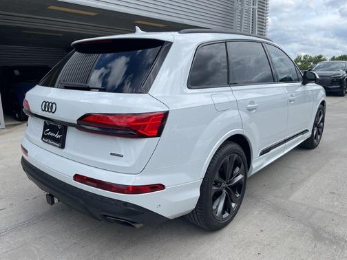2025 Audi Q7 55 Prestige