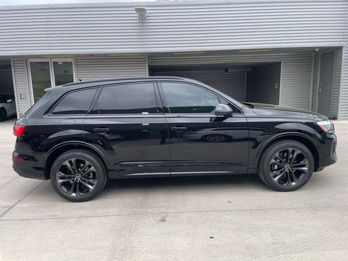 2025 Audi Q7 55 Premium Plus