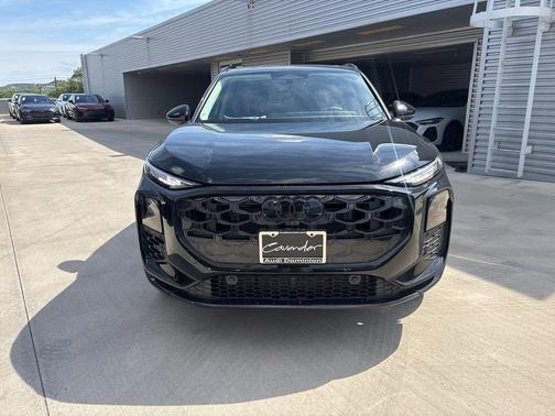 Mythos Black Metallic 2026 Audi Q3 S line