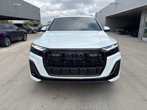 2026 Audi Q7 45 Premium Plus
