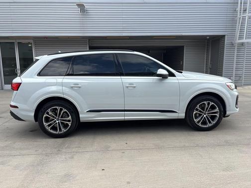 2026 Audi Q7 45 Premium Plus