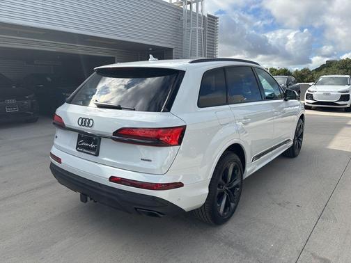 2025 Audi Q7 55 Premium Plus