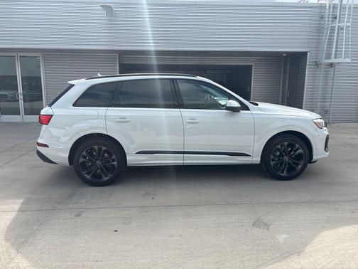 2025 Audi Q7 55 Premium Plus