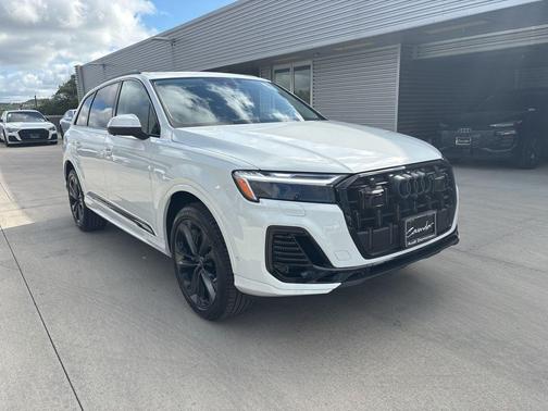 2025 Audi Q7 55 Premium Plus