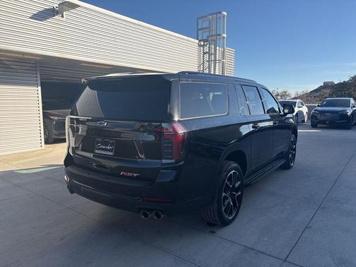 2025 Chevrolet Suburban RST