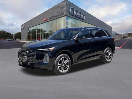 Mythos Black Metallic 2025 Audi Q5 2.0T quattro Premium